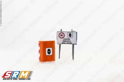 Promo Stagionale SRM 0040N - N 1:160 - Kit autovelox stradale con segnale di avviso lampeggiante e flash autovelox