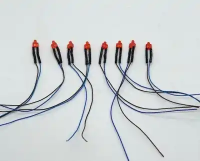 Offerta Lampo set di 6 led rossi già cablati 3-12 V DC per modellismo ferroviario
