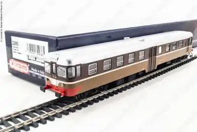 Spedito Oggi VITRAINS 2285 - H0 1:87 - automotrice FS ALn 668 1401 prototipo in livrea castano isabella di Epoca III