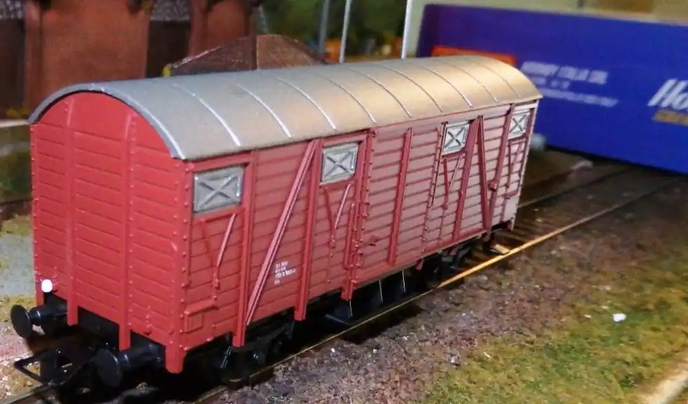 Spedito Oggi HL6100 Lima Hobby Line CARRO chiuso a 2 assi FS con tetto sporcato scala HO 1 87