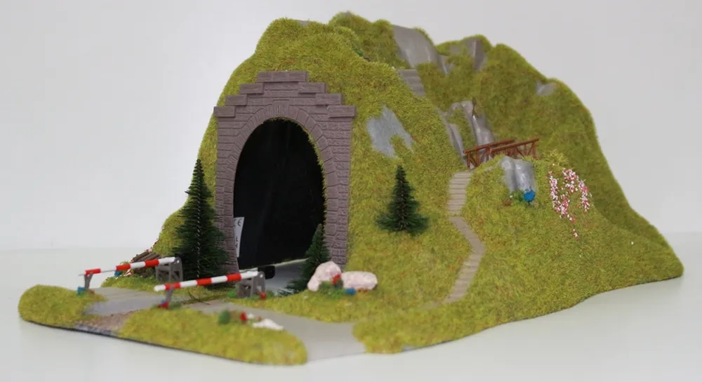 3018 Busch HO 1 87 Diorama con tunnel e passaggio a livello Promozione