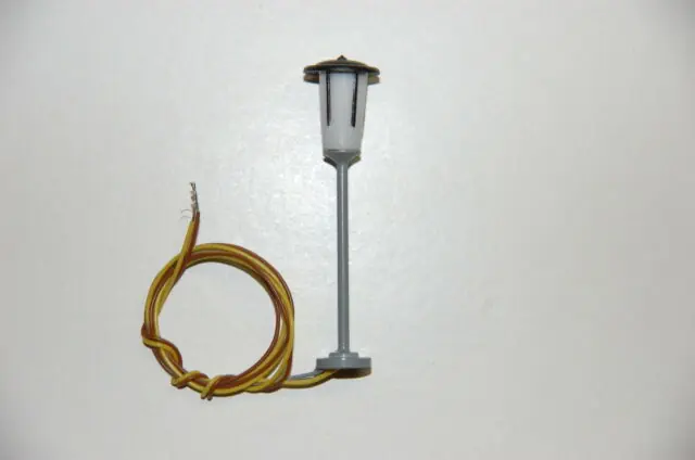 108001 Beli Beco HO Lampione moderno altezza mm. 56 scala 1 87 Ultimissimo Modello