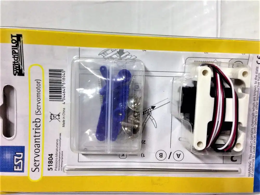 Promo Stagionale 51804 ESU ELECTRONIC Servo motore DCC a 3 poli con accessori.