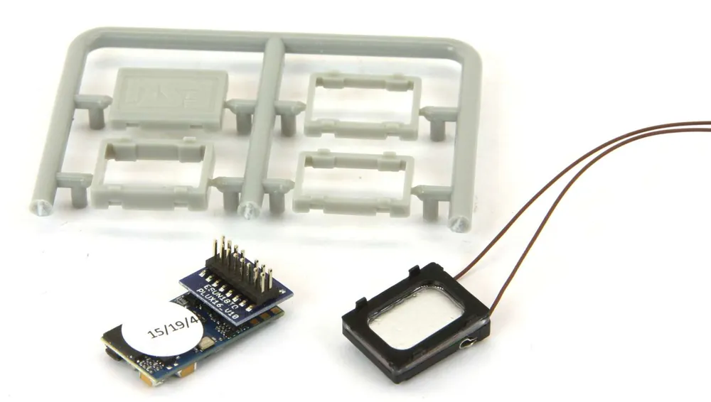 Ultima Occasione ESU 58814 - LokSound 5 micro, DCC MM SX M4, PluX16, con altoparlante 11x15mm