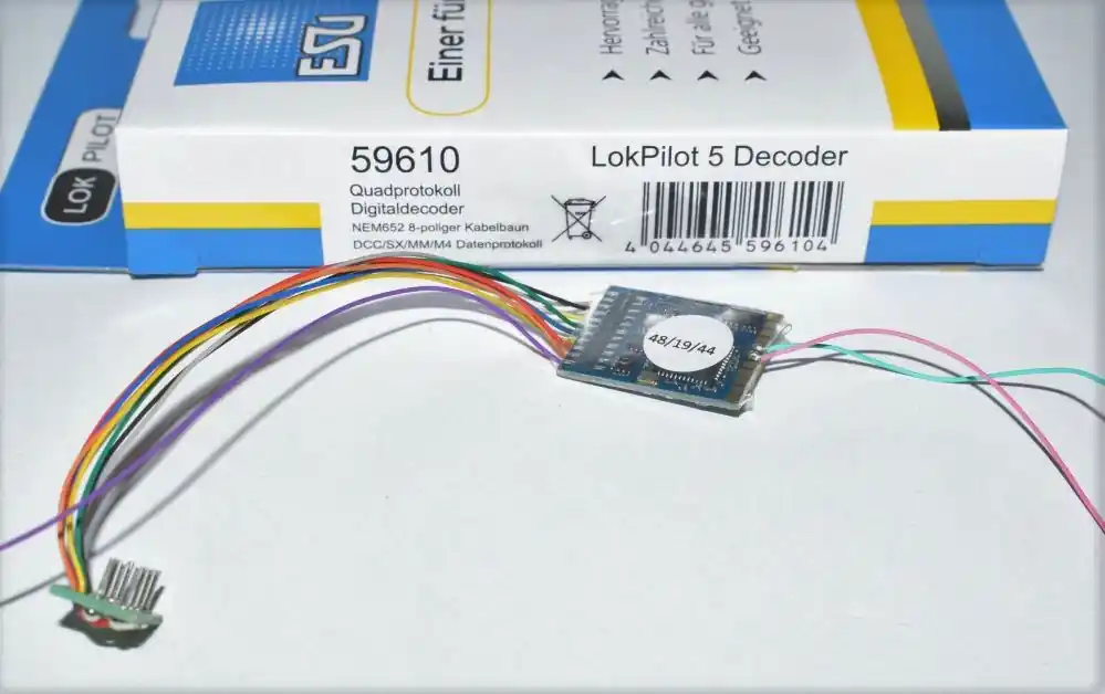 Popolare 59610 Esu LokPilot 5 Decoder DCC / Motorola Multiprotocollo a 8 pin