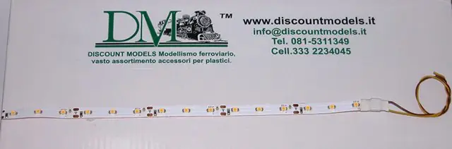 065 D.M. Striscia 15 led SMD luce fredda per carrozze mis. 250 x 8 mm. Prezzo Conveniente