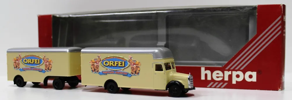 Compra Adesso 143394 Herpa HO Camion MB con rimorchio Circo Orfei scala 1 87